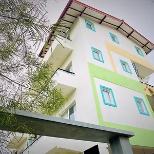 Gasthuis Srimadis Near Airport -