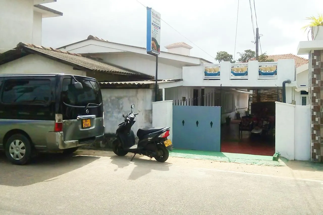 Hotel Gloriya Mathews Negombo